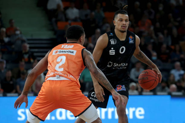 体育梅米舍维奇 田玉达亮相北京国安训练场